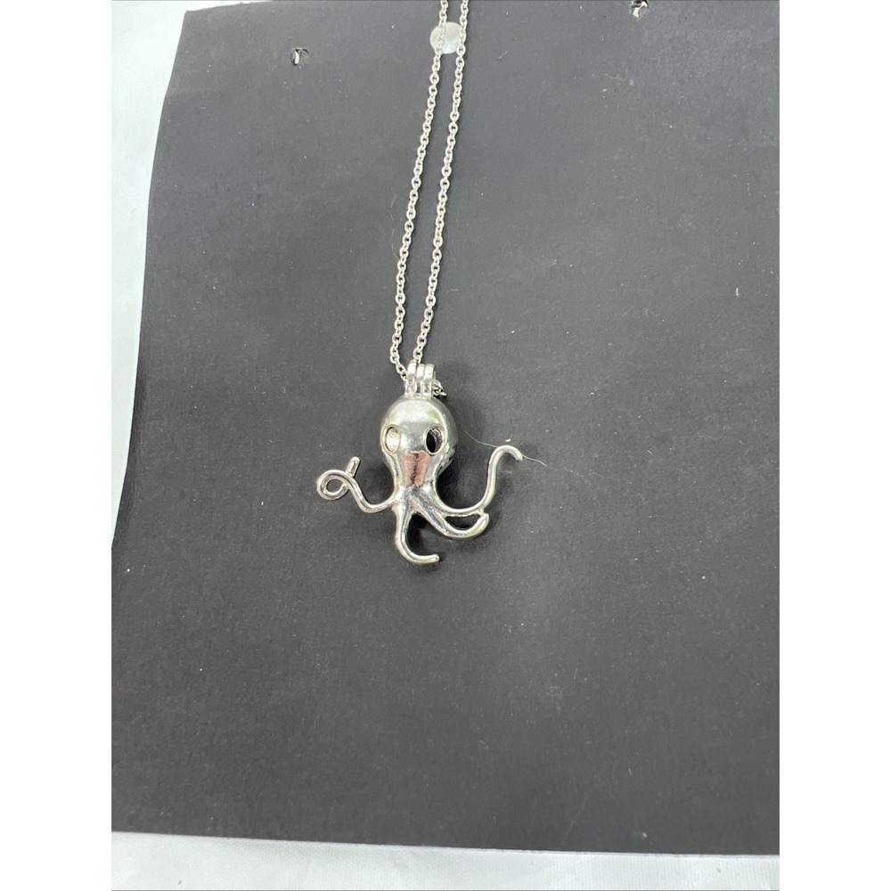 Silvertone octopus hinged back‎ Charm holder with chain